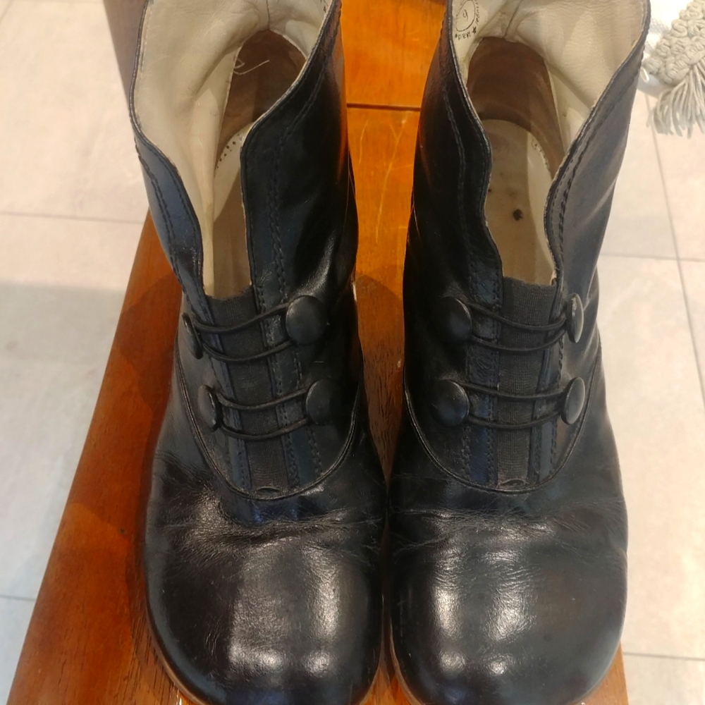 Fluevog Giulia Operetta Black Leather Ankle Boots